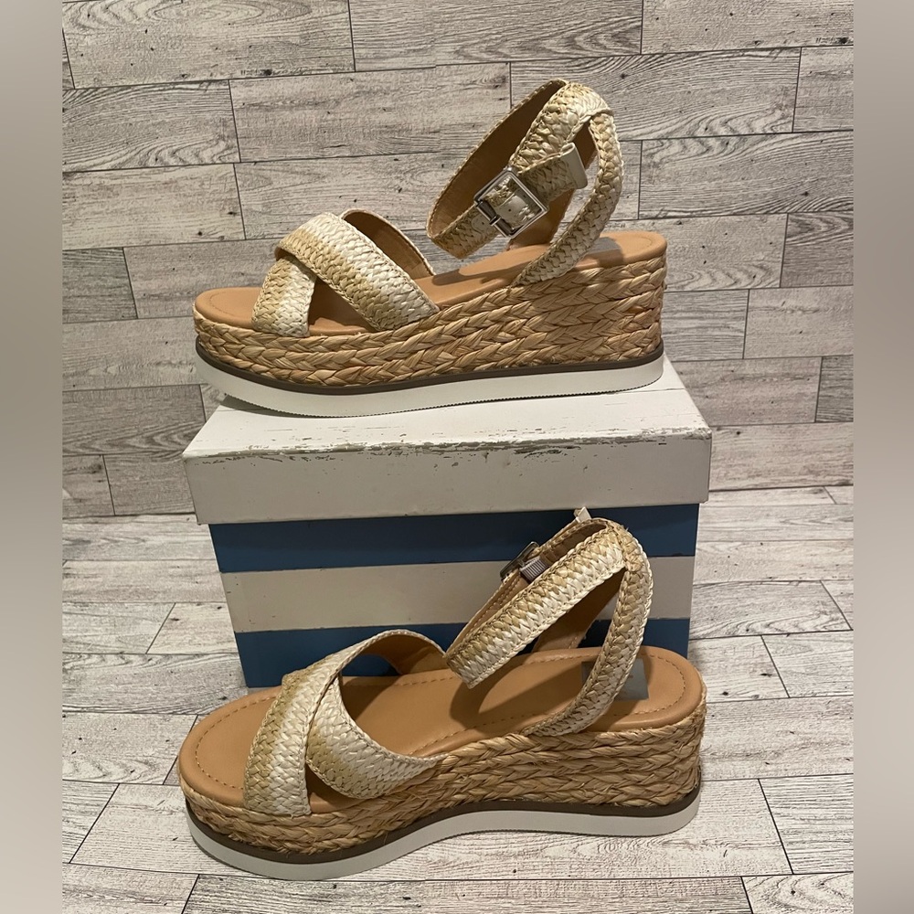 🦢Dolce Vita White/ Natural Woven Wedge Sandals Women’s Size 8 New 🦢